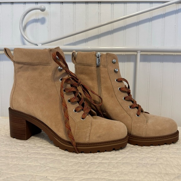 Vince Camuto | Gaviana Leather Lace-Up Ankle Boots - Picture 1 of 8